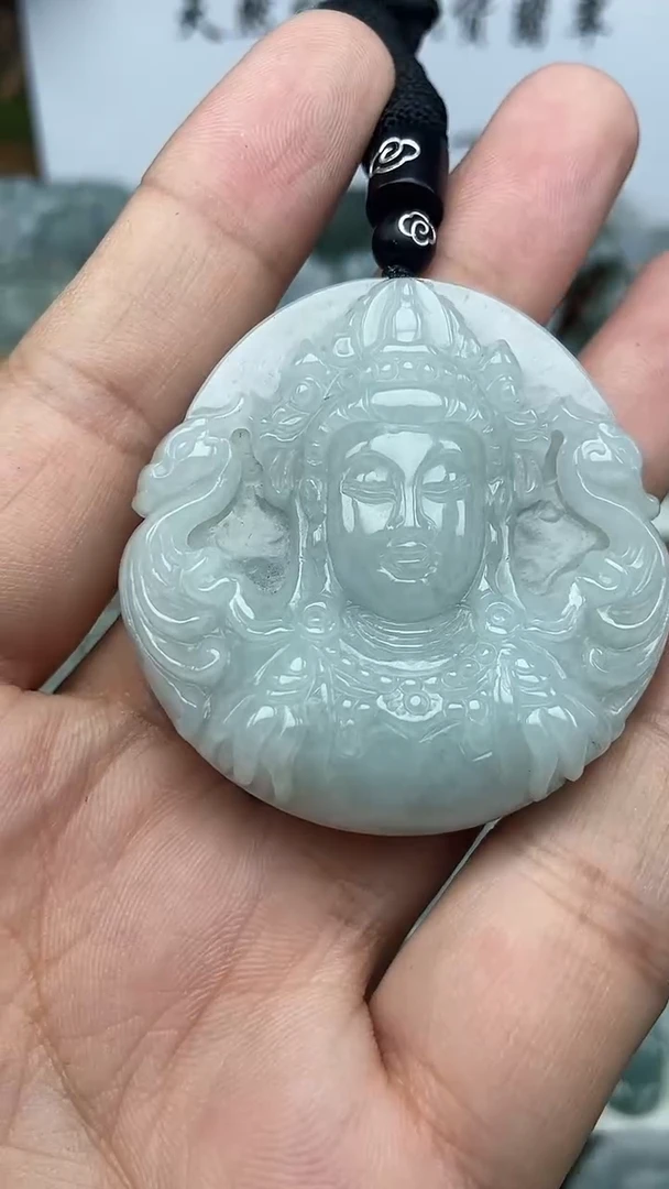 翡翠未镶嵌颈饰出人头地