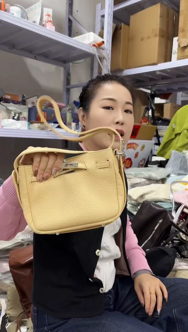 PVC点点小红心 没关注的关注一下主播