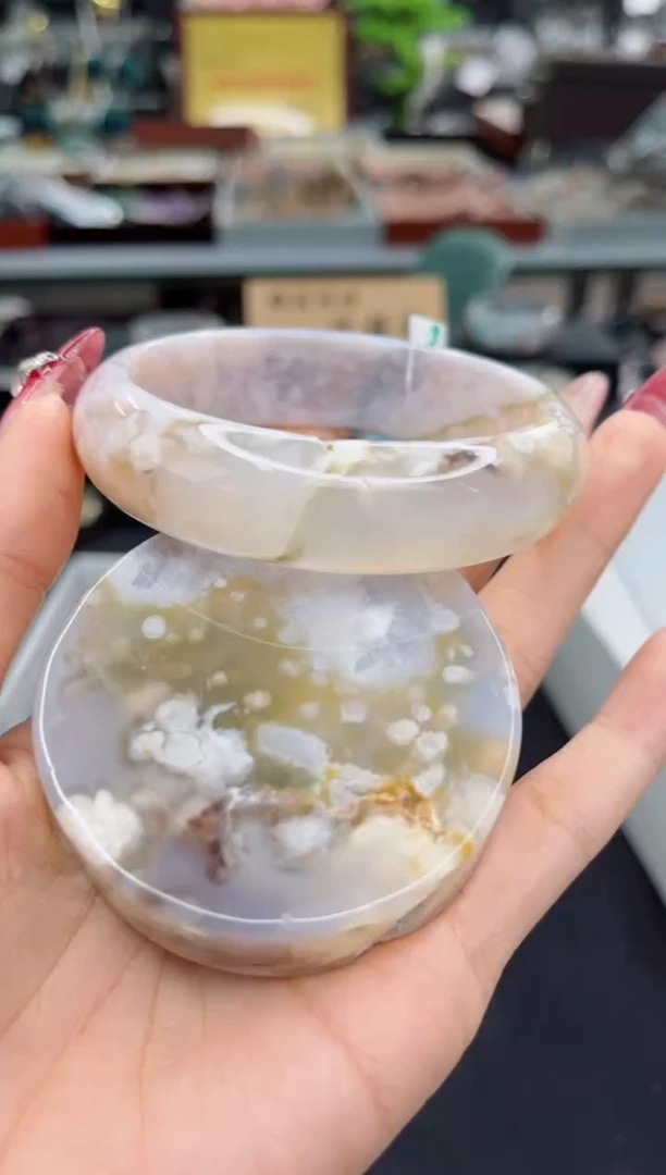 【闪购商品】石英质玉手镯未镶嵌62圈口（赠品镯心）1681356