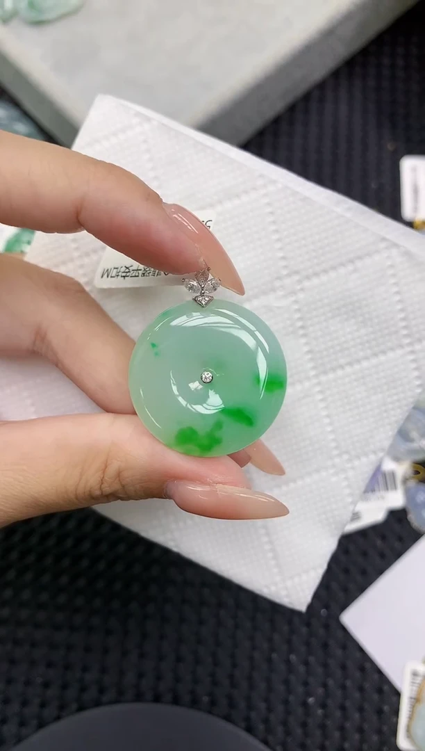 颈饰18K金镶嵌翡翠11111111111