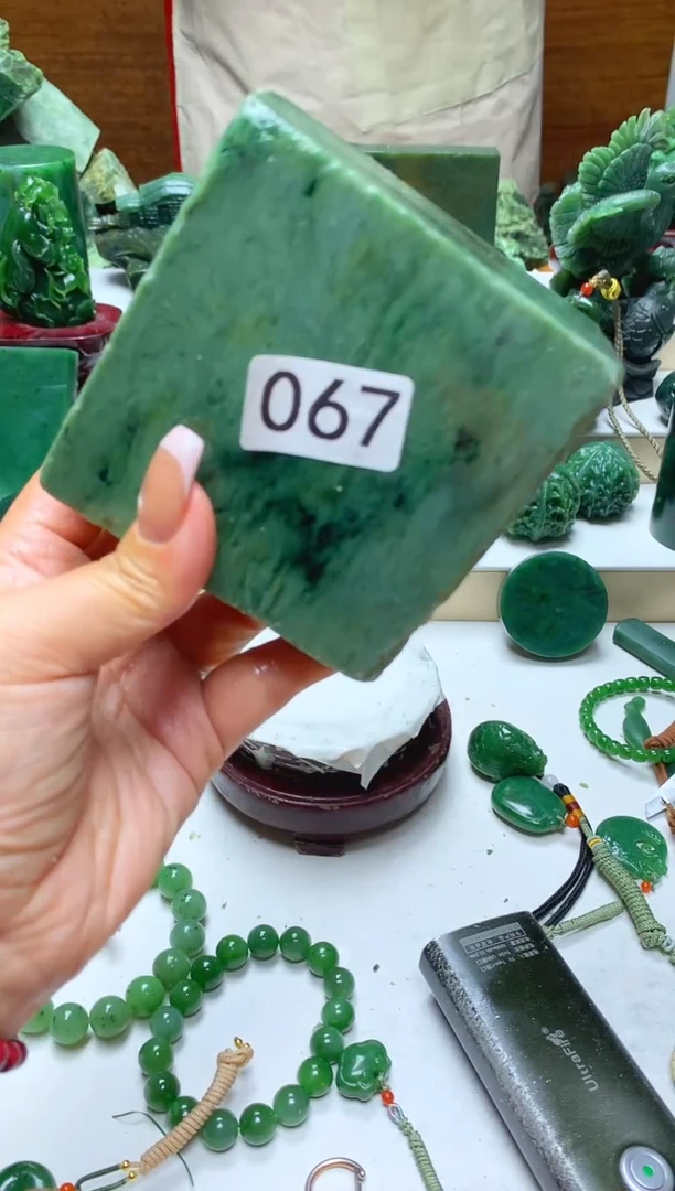 未镶嵌和田玉摆件1