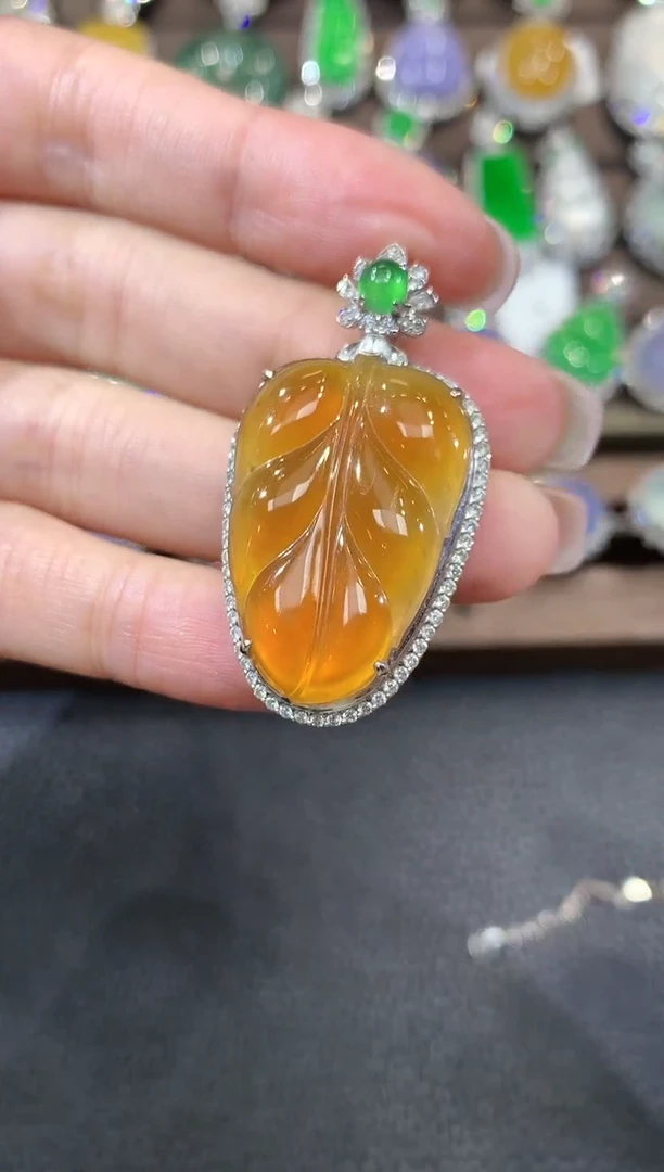 吊坠(不含链)18K金镶嵌翡翠C80