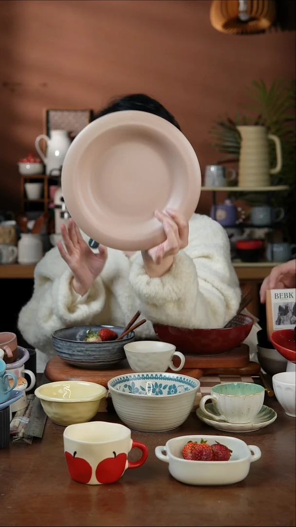 瓷片9.5英寸皮粉色翻边浅盘 微瑕 凑满20发货