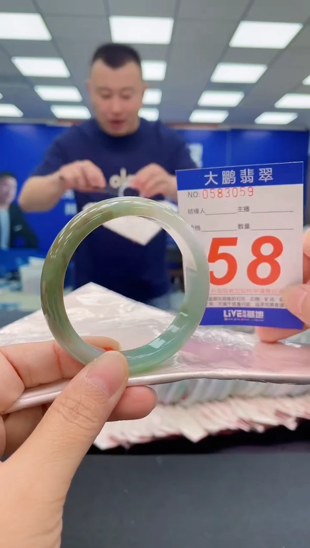 未镶嵌手镯翡翠AAAAAAAAA