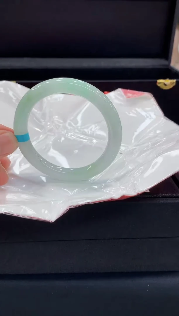 翡翠手镯未镶嵌手镯