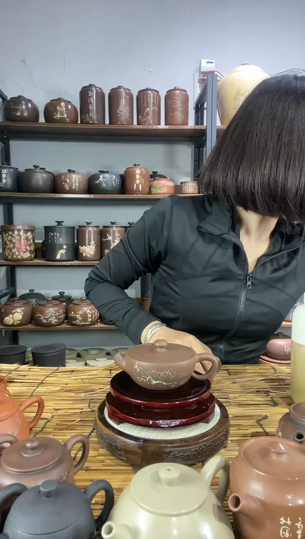 缘***。微瑕手工彩填壶160C