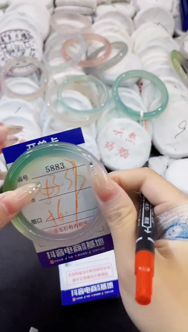 玛瑙/玉髓手镯未镶嵌5883