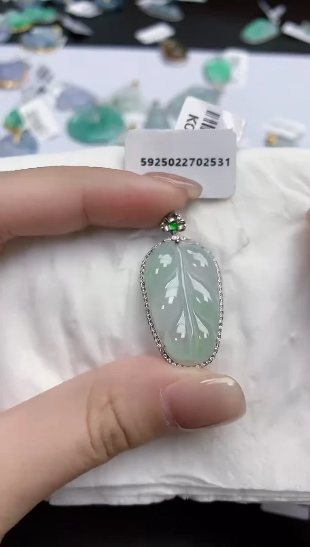 【闪购商品】翡翠颈饰18K金镶嵌天然缅甸翡翠A货