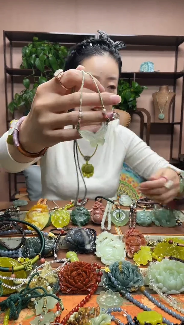 未镶嵌岫玉吊坠·