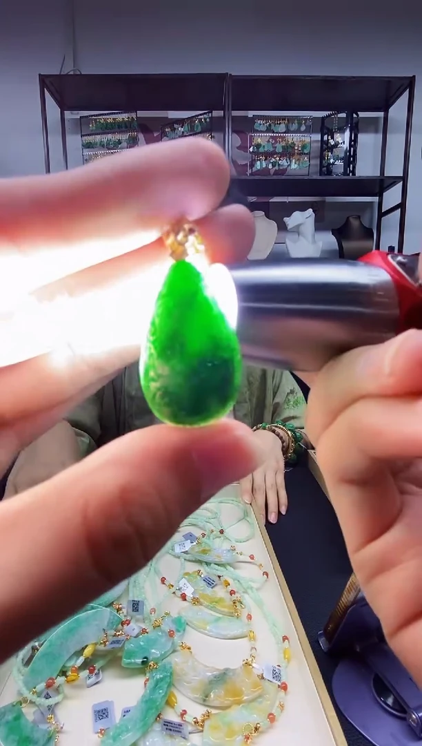 翡翠未镶嵌颈饰翡翠吊坠