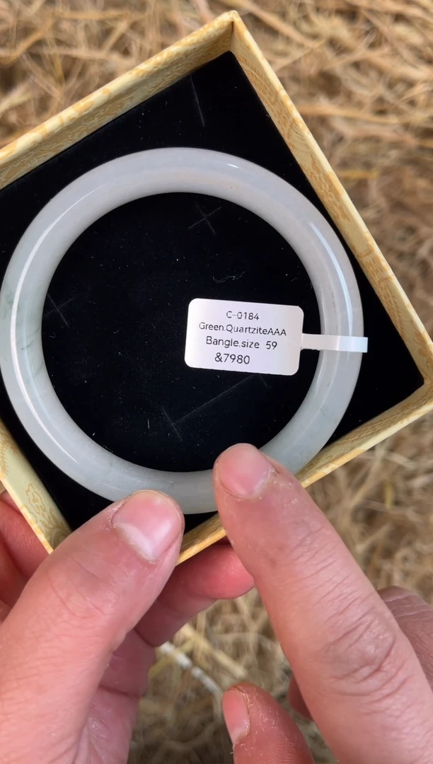 未镶嵌手镯石英质玉C-0184