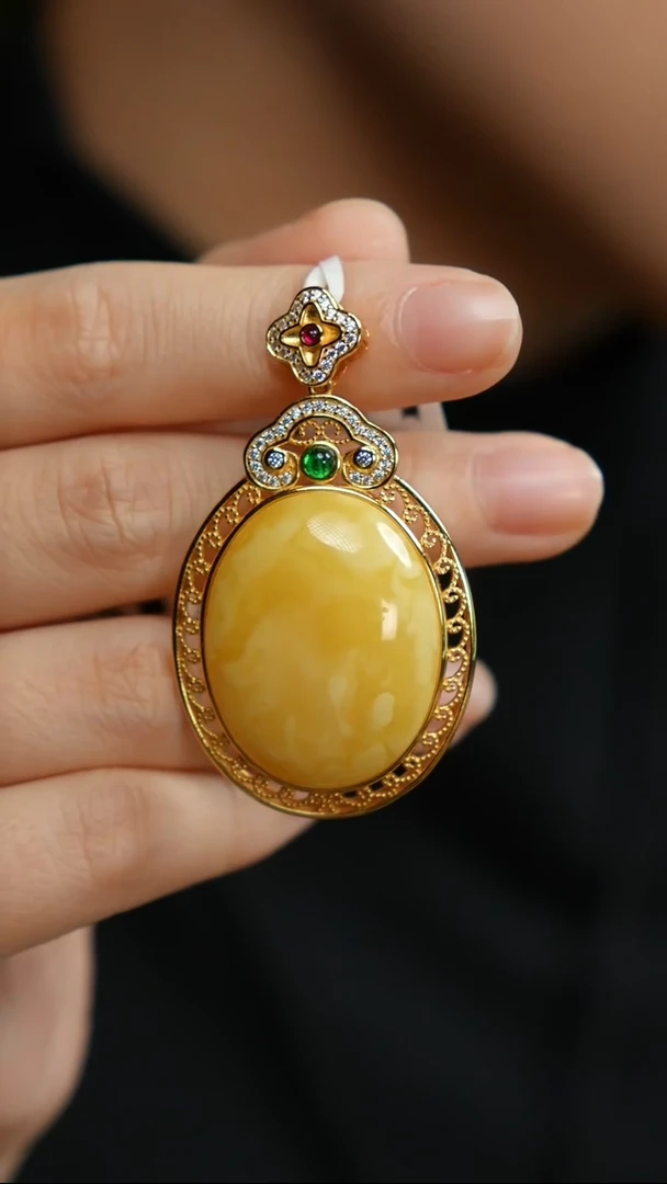 蜜蜡吊坠(赠链)银S925镶嵌如意扣