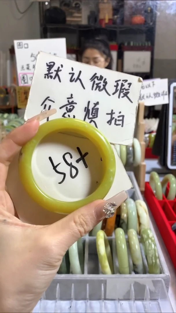 未镶嵌岫玉手镯6