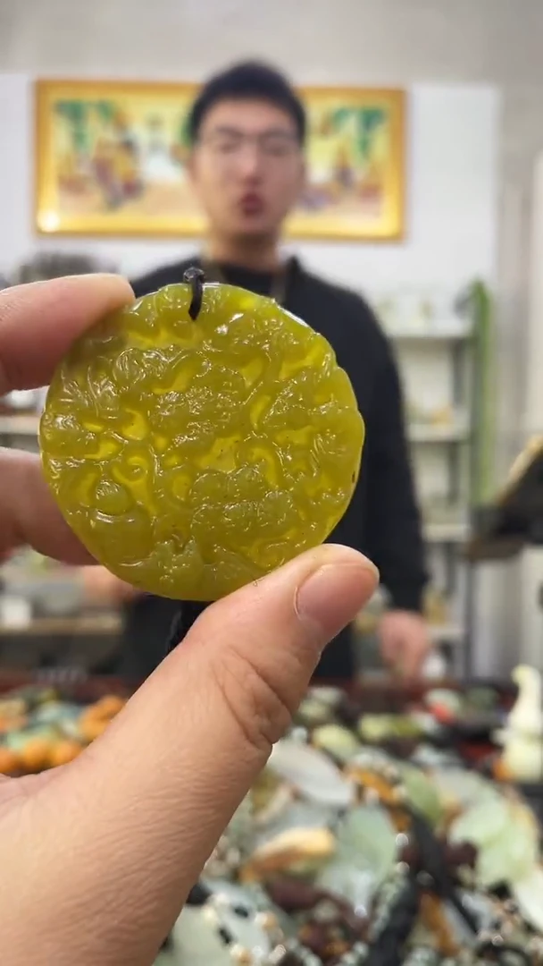未镶嵌蛇纹石玉吊坠