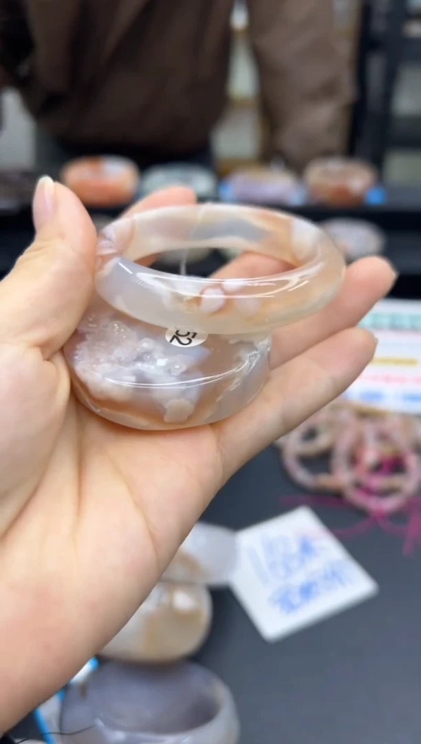 【闪购商品】石英质玉手镯未镶嵌C98(52圈赠送镯心)