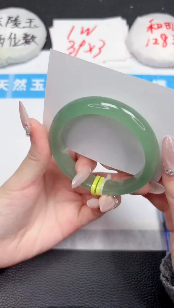 【闪购商品】石英质玉手镯未镶嵌139-58