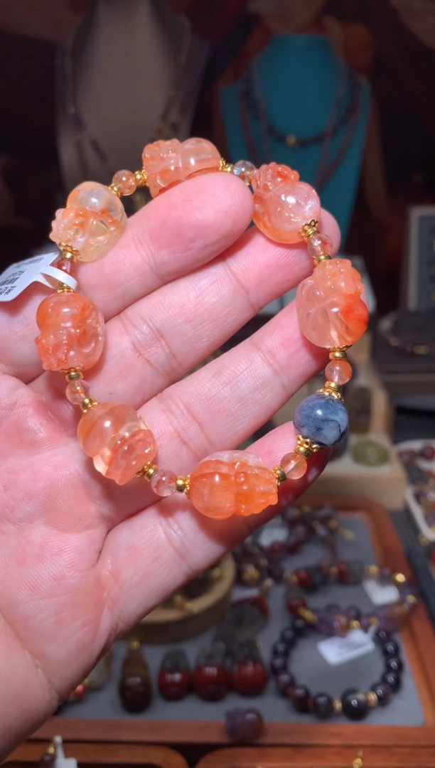 未镶嵌珠宝半成品水晶胶花貔貅阵，多样性