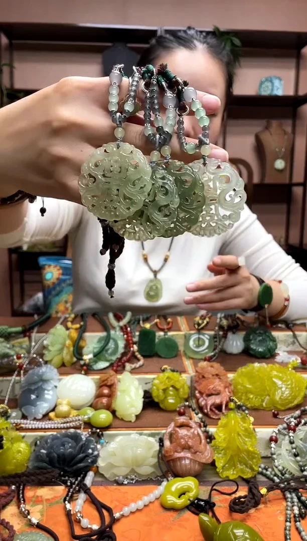 未镶嵌岫玉吊坠多样性发货发其中之一