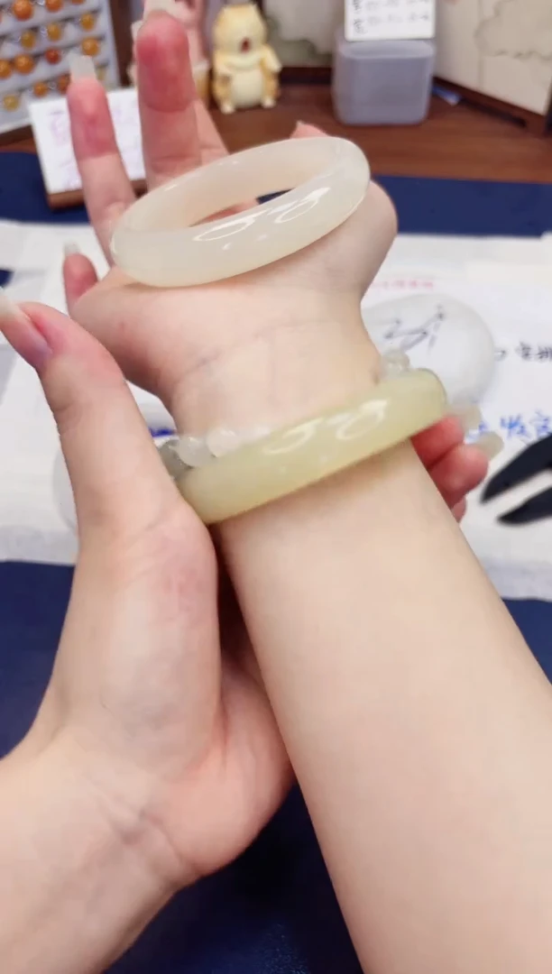 石英质玉手镯未镶嵌32-玉兰白-圈口56