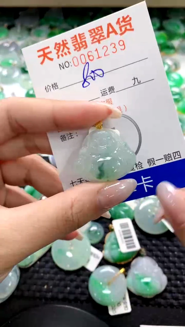 翡翠18K金镶嵌颈饰1111111111111111