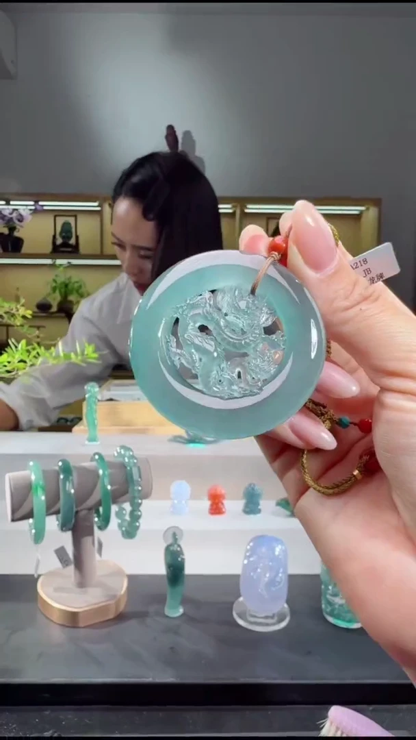 吊坠(不含链)未镶嵌翡翠龙牌