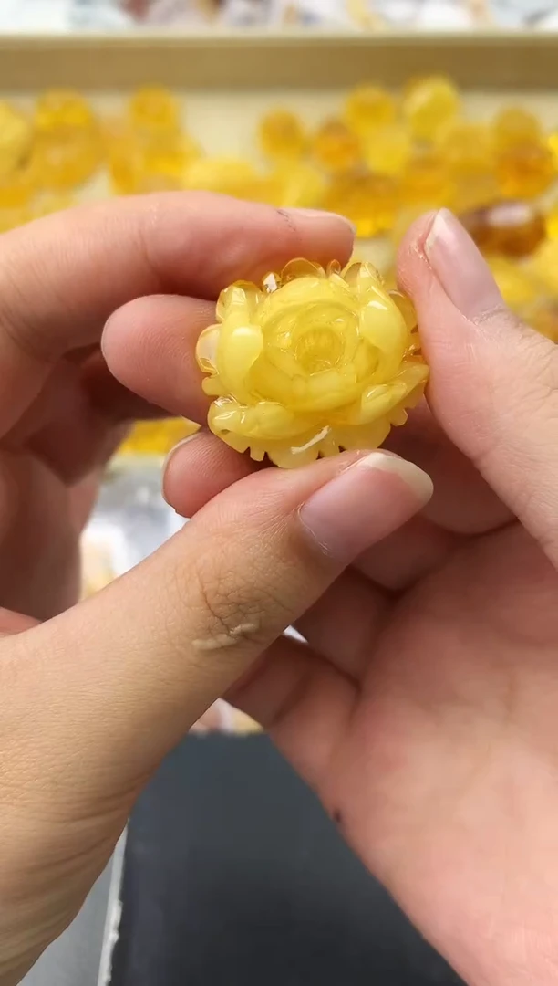 未镶嵌琥珀珠宝奇石163