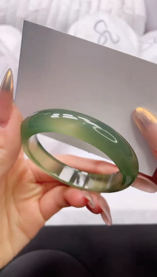 【闪购商品】石英质玉手镯未镶嵌8K78-52