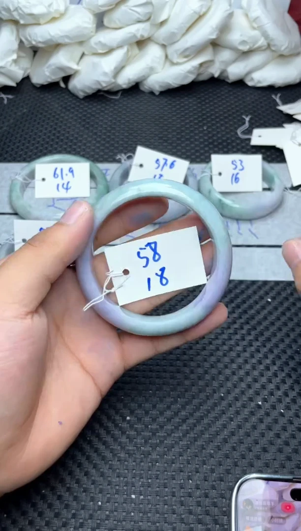 未镶嵌手镯翡翠18