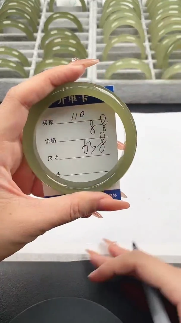 未镶嵌手镯石英质玉湖水绿63/64