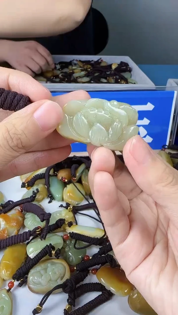 和田玉未镶嵌颈饰1