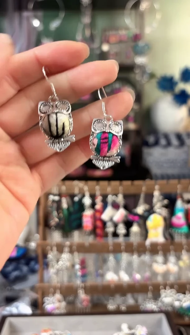 彩云南阁非遗老绣饰品146*