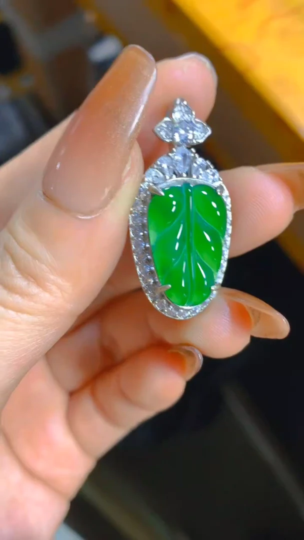 【闪购商品】翡翠吊坠(赠链)未镶嵌0883960024多样性发一