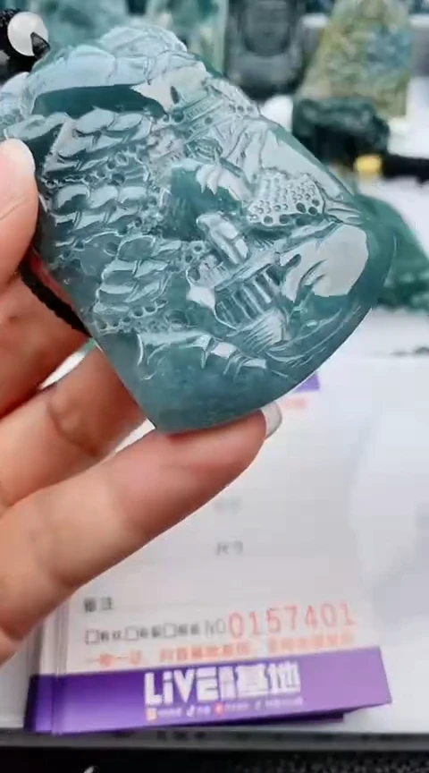 翡翠未镶嵌颈饰
