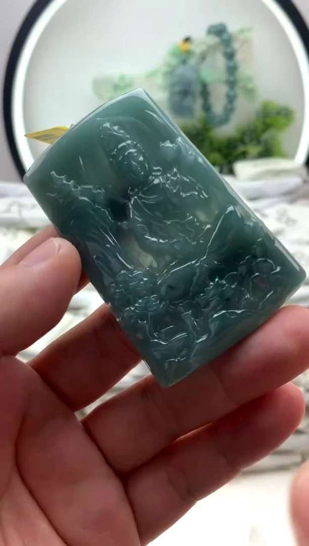 翡翠未镶嵌颈饰大势至