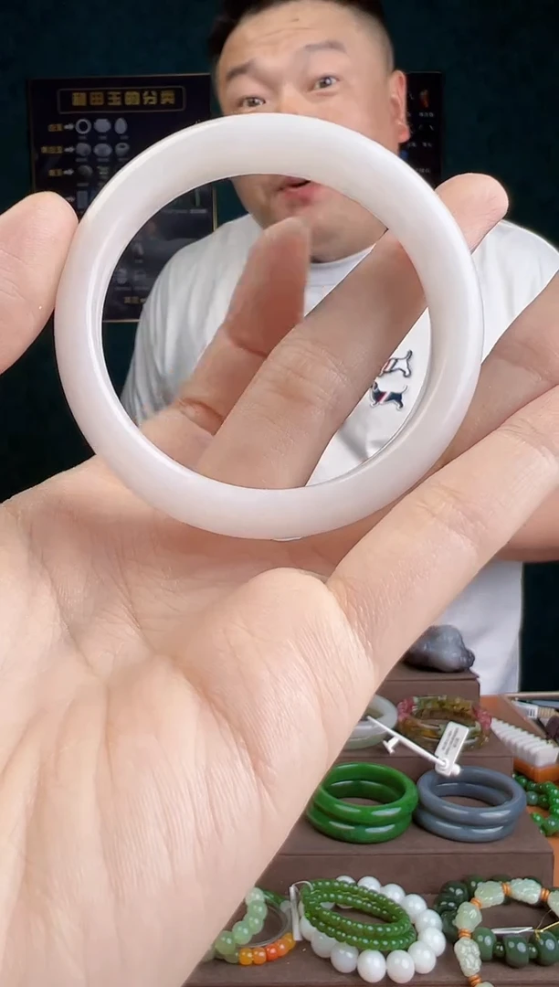 和田玉手镯未镶嵌多样性发货 拍一单发一个52-64