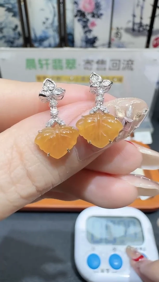 颈饰18K金镶嵌翡翠萌*布寄售回流，不退不换
