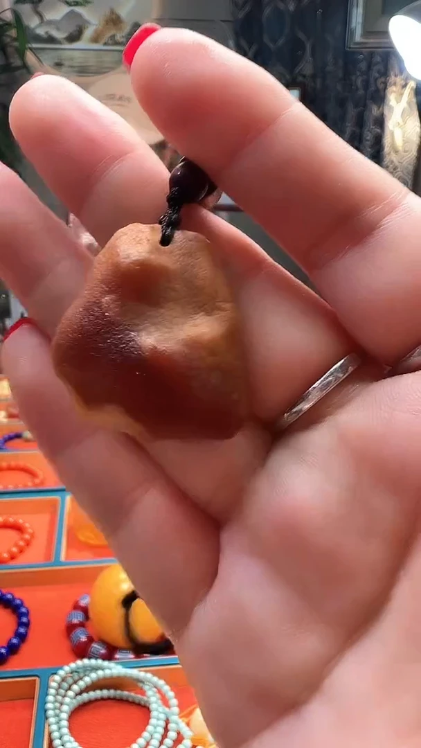 蜜蜡颈饰未镶嵌蜜蜡全皮吊坠