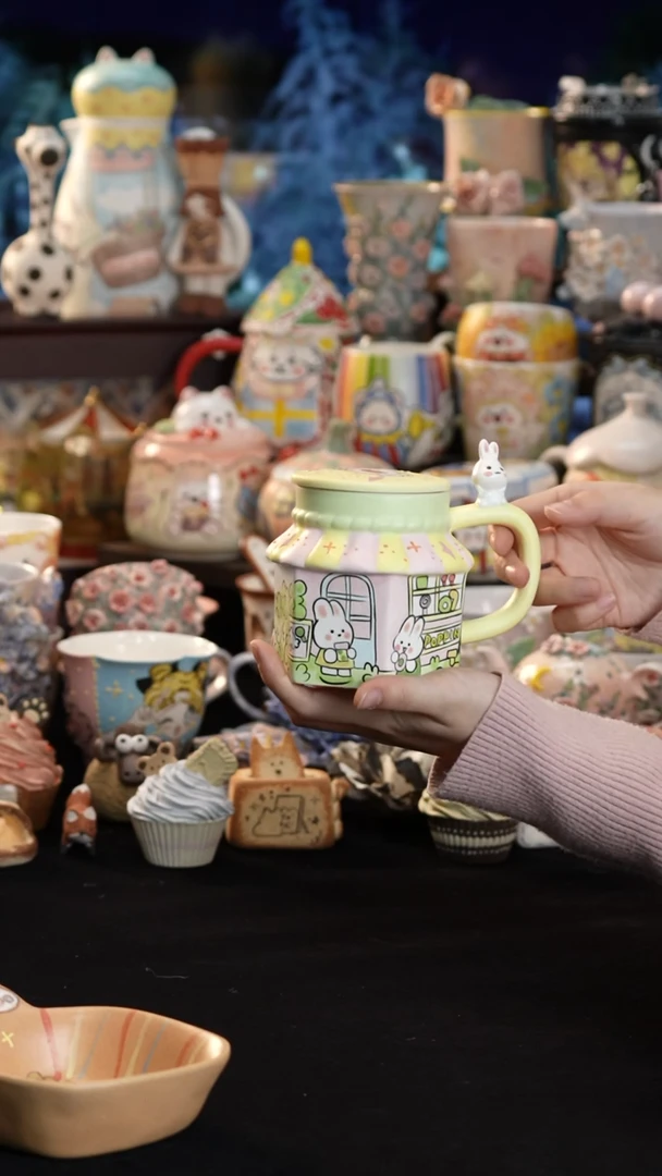 摆件陶景德镇釉下彩手绘设计师款陶瓷