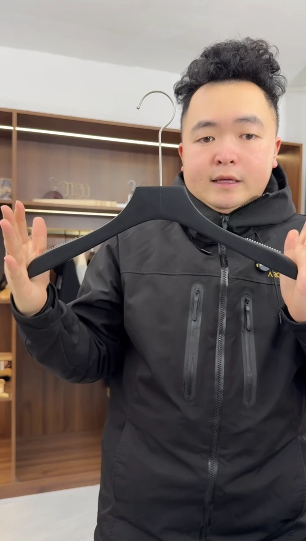 39厘米3.0宽肩带防滑条黑色实木衣架10支装