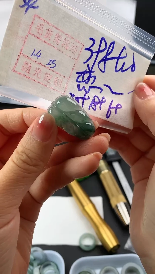 未镶嵌定制翡翠恋*风34叶子挂件360元毛货需精抛光