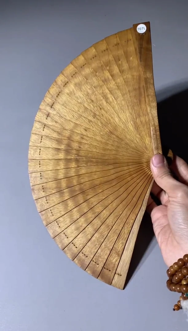 【闪购商品】金丝楠木雕707号18cm金丝楠木小叶桢楠扇子
