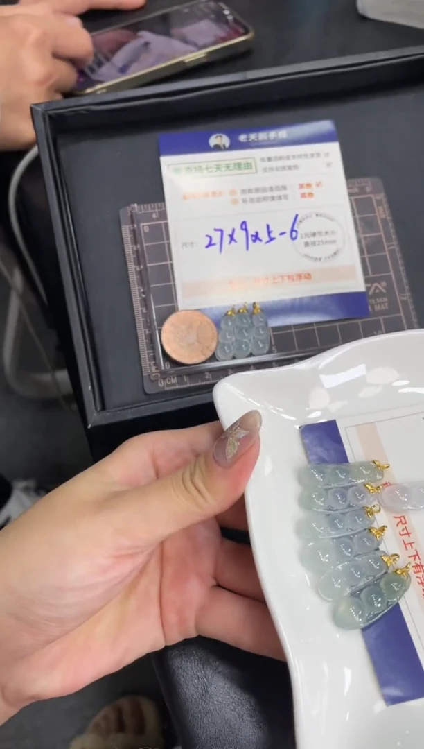 【闪购商品】翡翠挂件18K金镶嵌豆子FL7配绳/多样性发其一CP