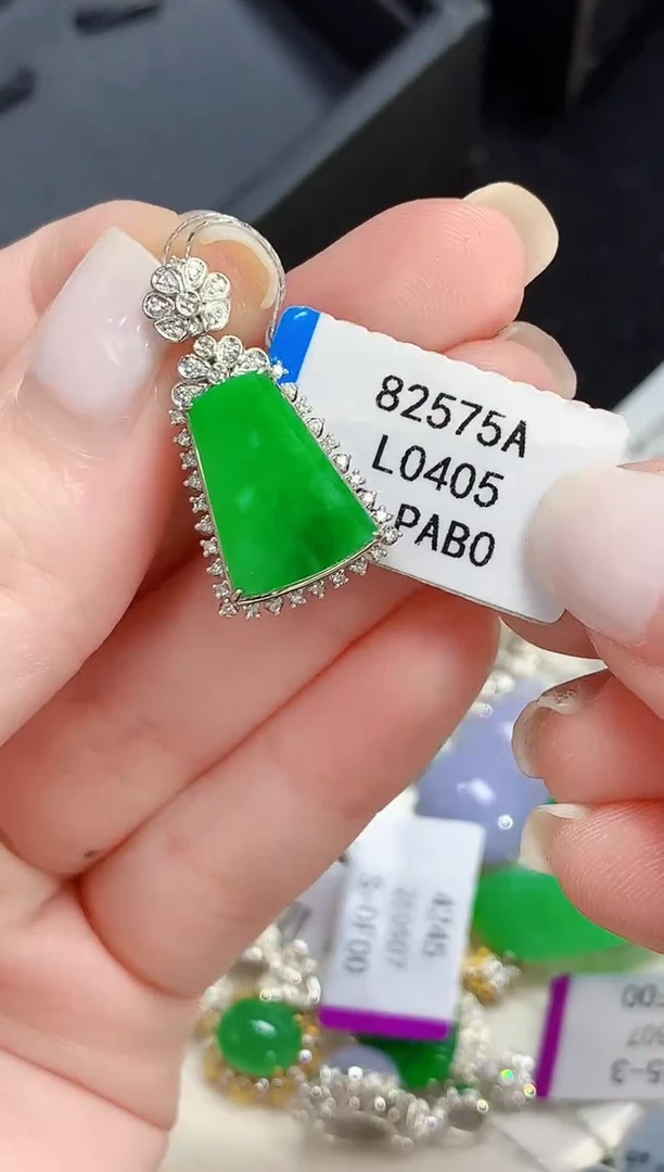 吊坠(不含链)18K金镶嵌翡翠L0405多样性发其一