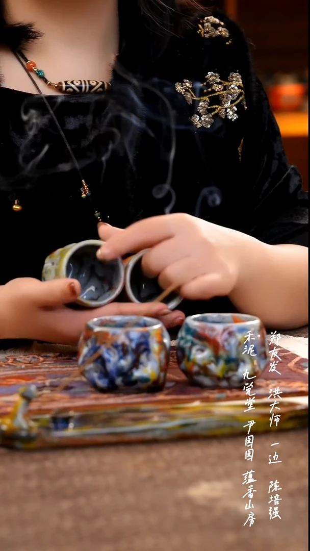 .手捏杯一对.................
