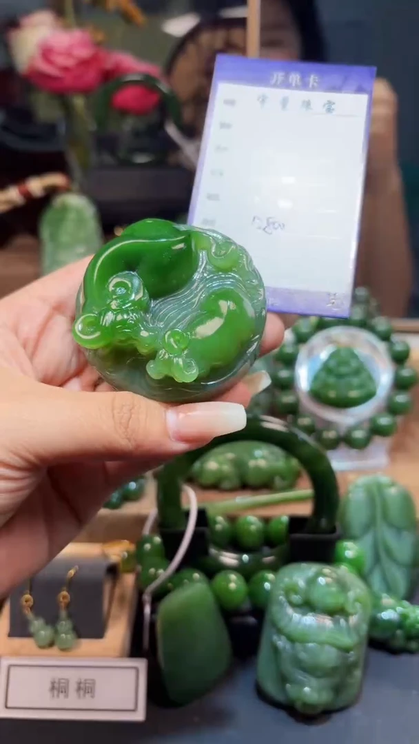 和田玉（碧玉）未镶嵌颈饰1