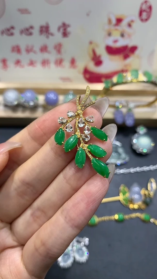 【闪购商品】翡翠吊坠(不含链)18K金镶嵌4团购