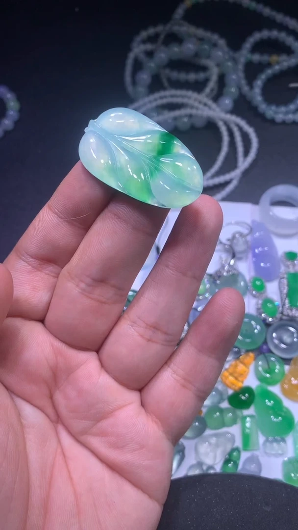 颈饰未镶嵌翡翠叶子