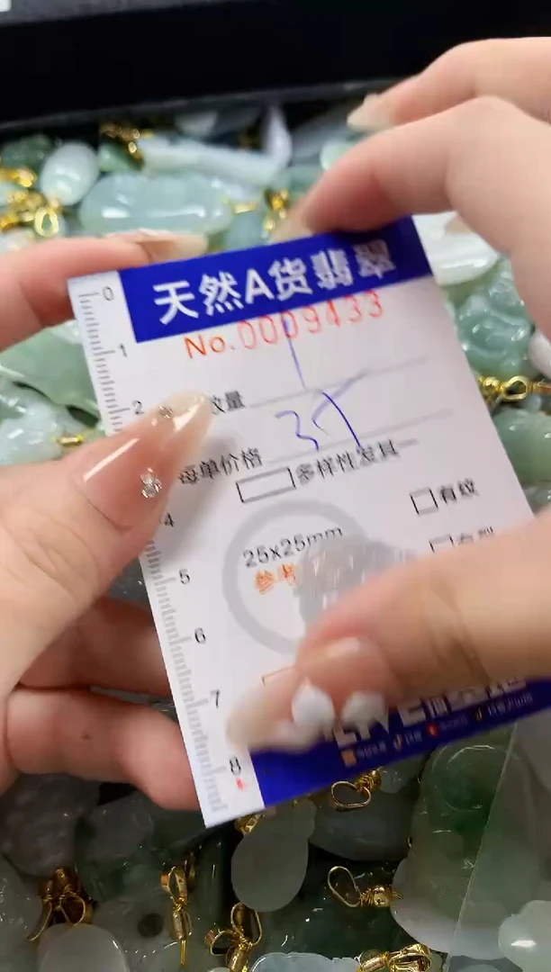 颈饰未镶嵌翡翠欢*吖天然A货翡翠