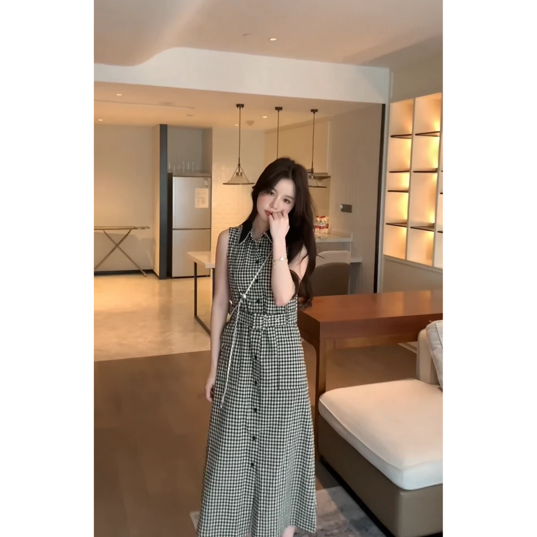 2025夏季新款简约轻奢高级感polo领无袖格纹收腰显瘦背心连衣长裙