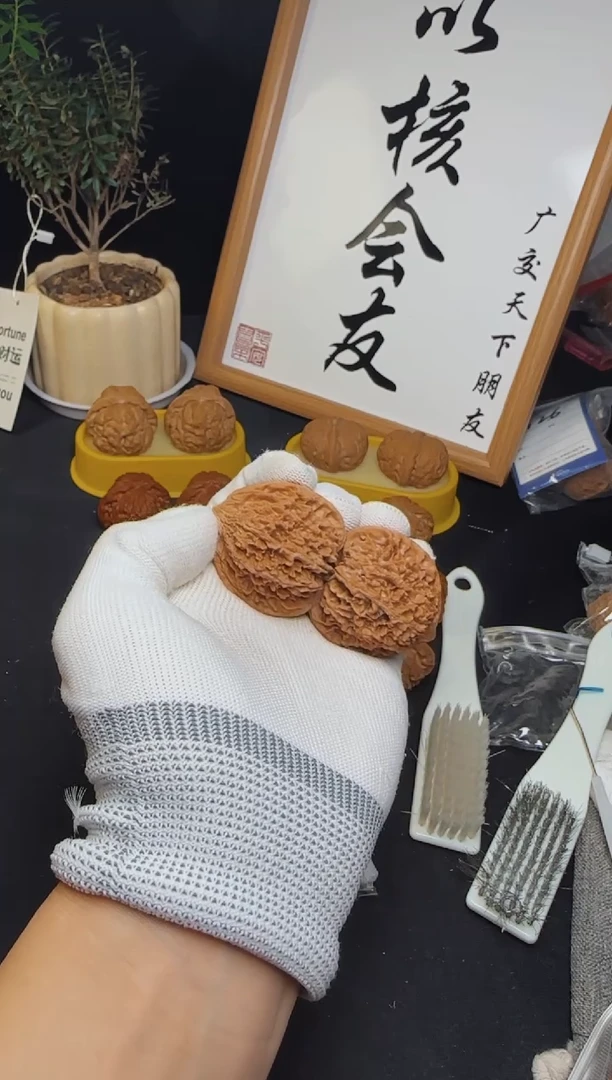 【闪购商品】文玩核桃把件满天星